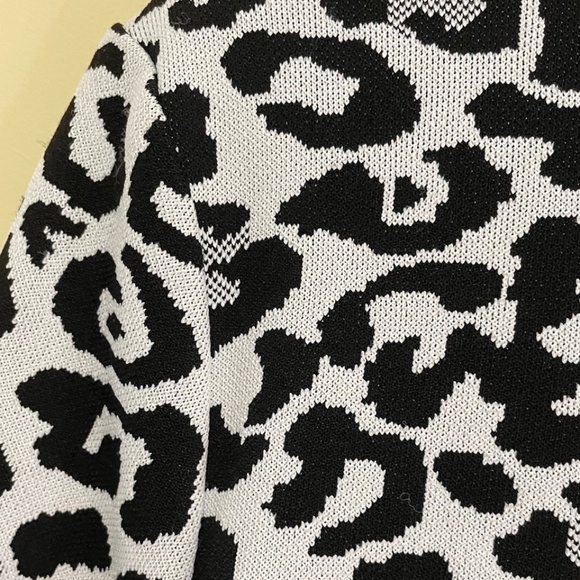 NEW  Marc New York  (Andrew Marc)  Leopard print in black+white sweater. M - Picture 6 of 12